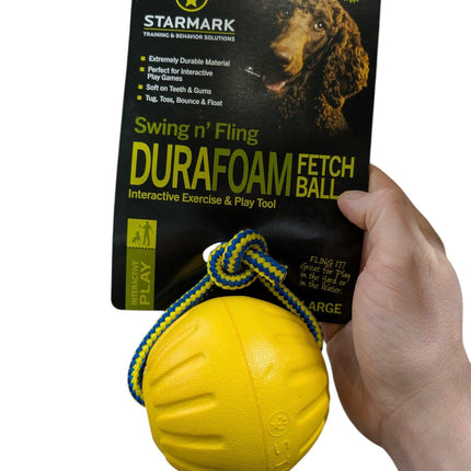 Starmark Swing 'N Fling Durafoam Apportierball am Seil – praktisch unzerstörbar
