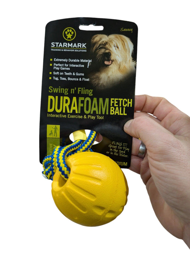 Starmark Swing 'N Fling Durafoam Apportierball am Seil – praktisch unzerstörbar